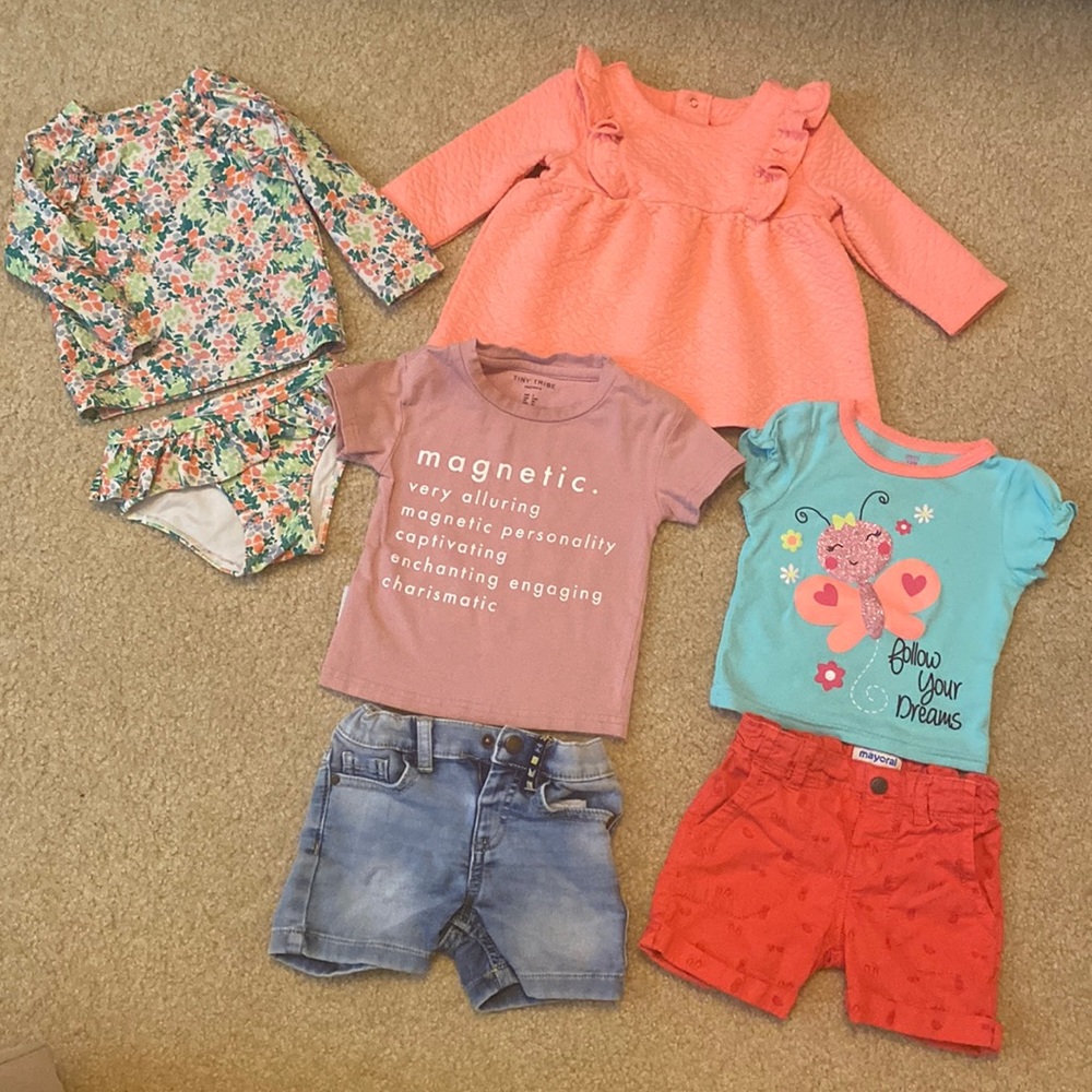 Lot of baby clothes, mostly summer - SIZE 6-12 months